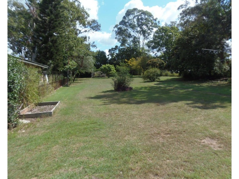 37 Caroline Street, Riverview QLD 4303