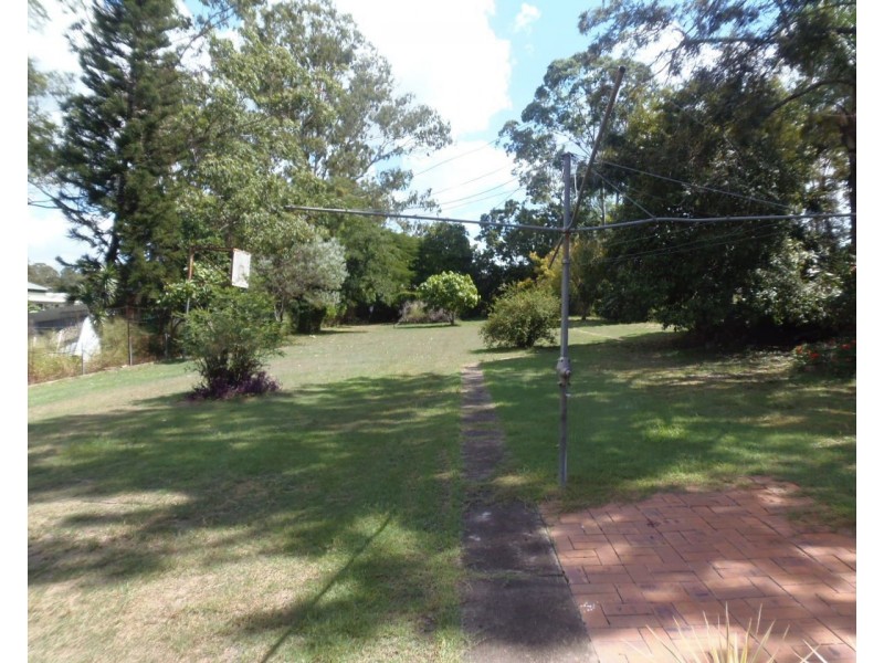 37 Caroline Street, Riverview QLD 4303