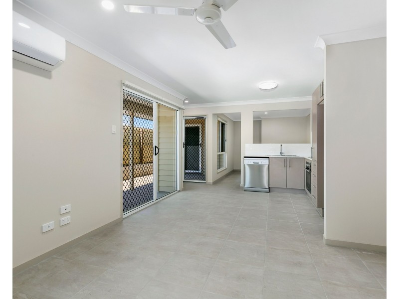 2/13 Paul Place, Collingwood Park QLD 4301