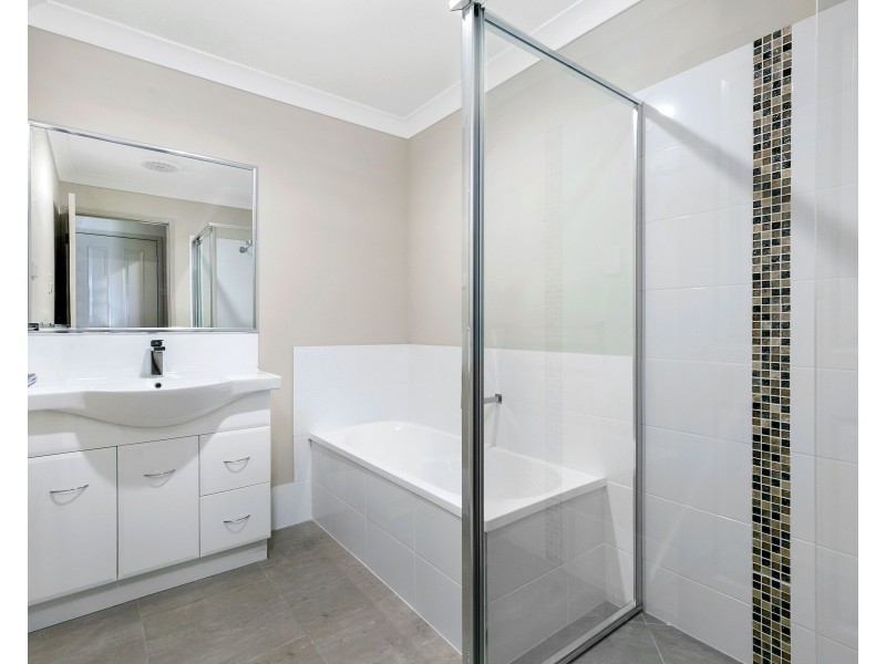 2/13 Paul Place, Collingwood Park QLD 4301