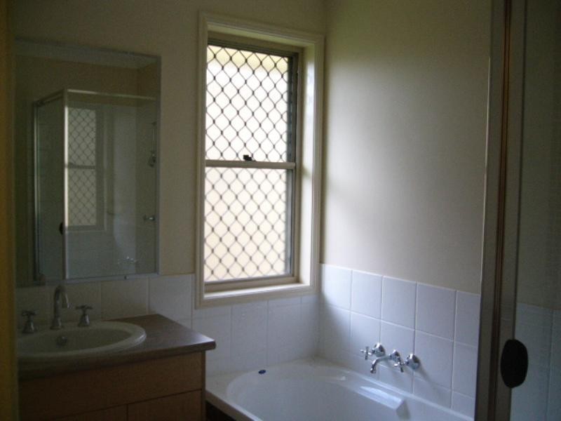 40 Sutherland Crescent, Goodna QLD 4300