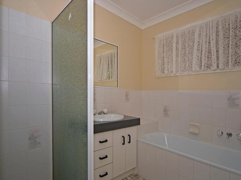 1 Knowles Close, Redbank Plains QLD 4301