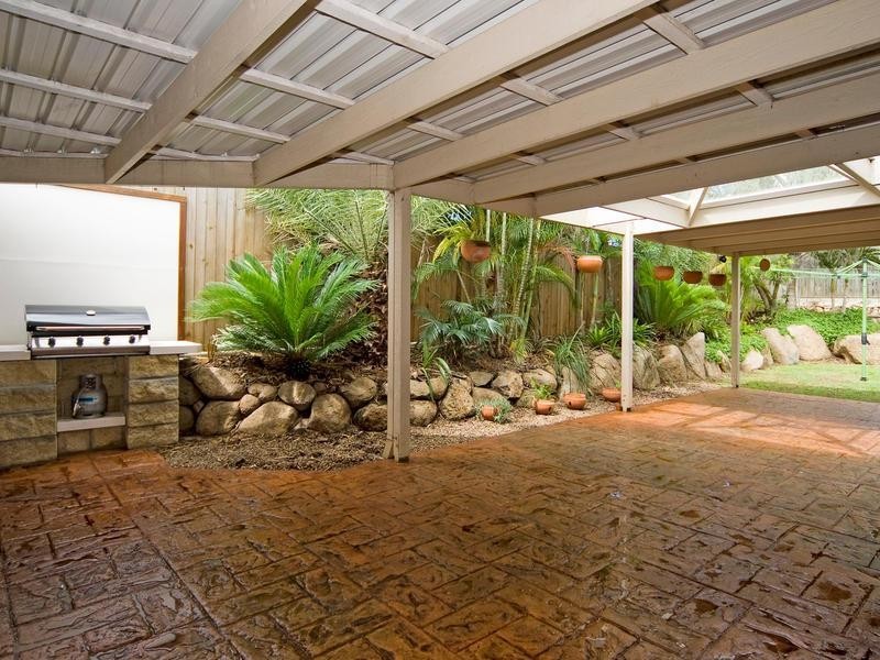 1 Knowles Close, Redbank Plains QLD 4301