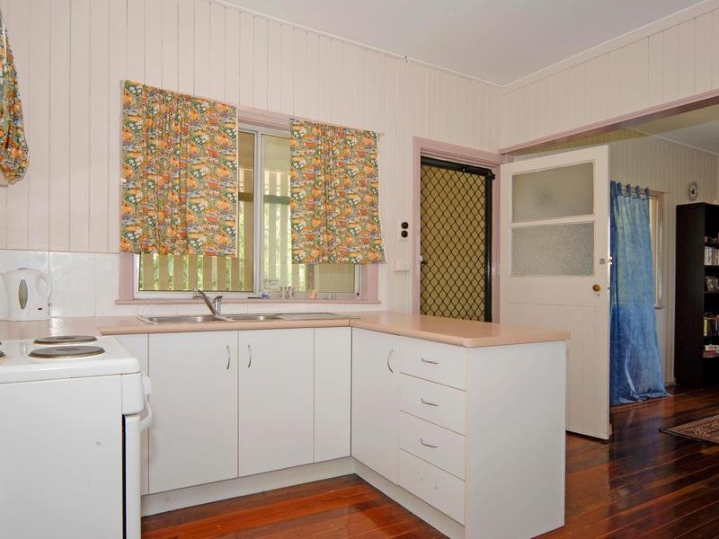 27 Caroline Street, Riverview QLD 4303