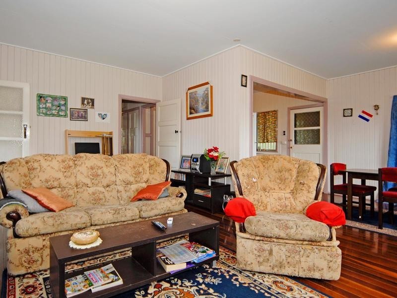 27 Caroline Street, Riverview QLD 4303