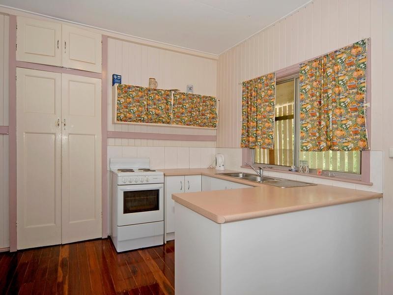 27 Caroline Street, Riverview QLD 4303