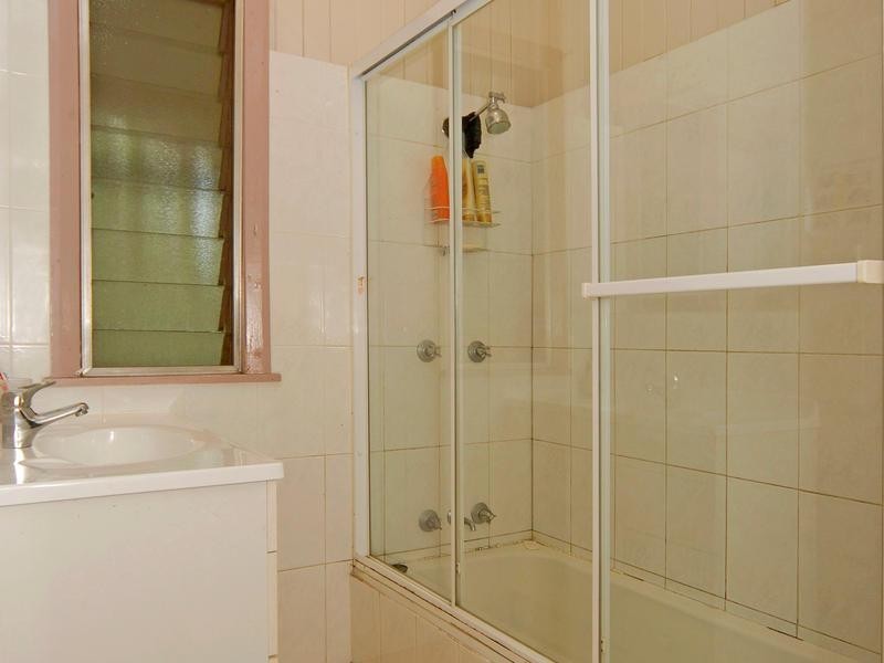 27 Caroline Street, Riverview QLD 4303