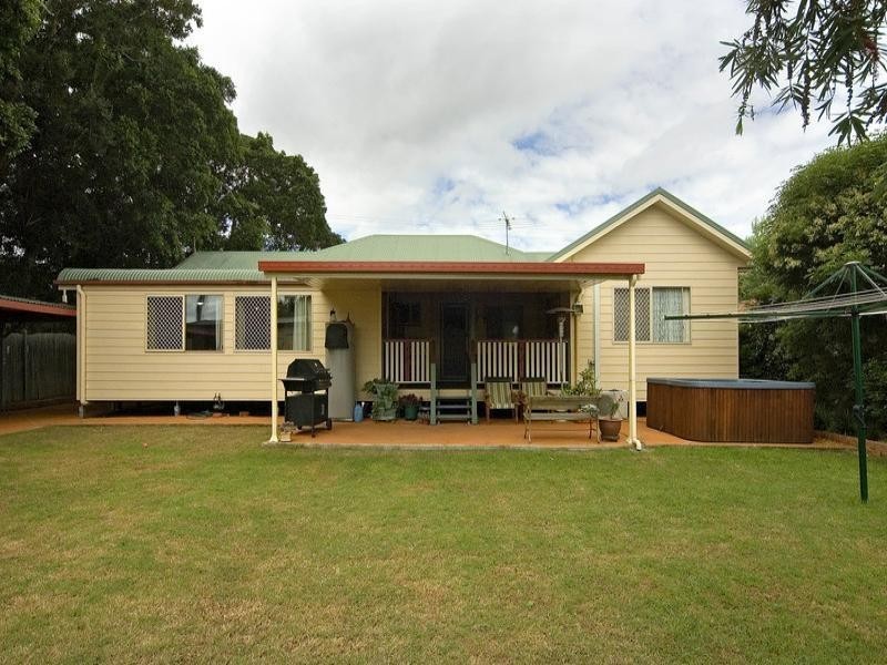 29 Halletts Road, Redbank Plains QLD 4301