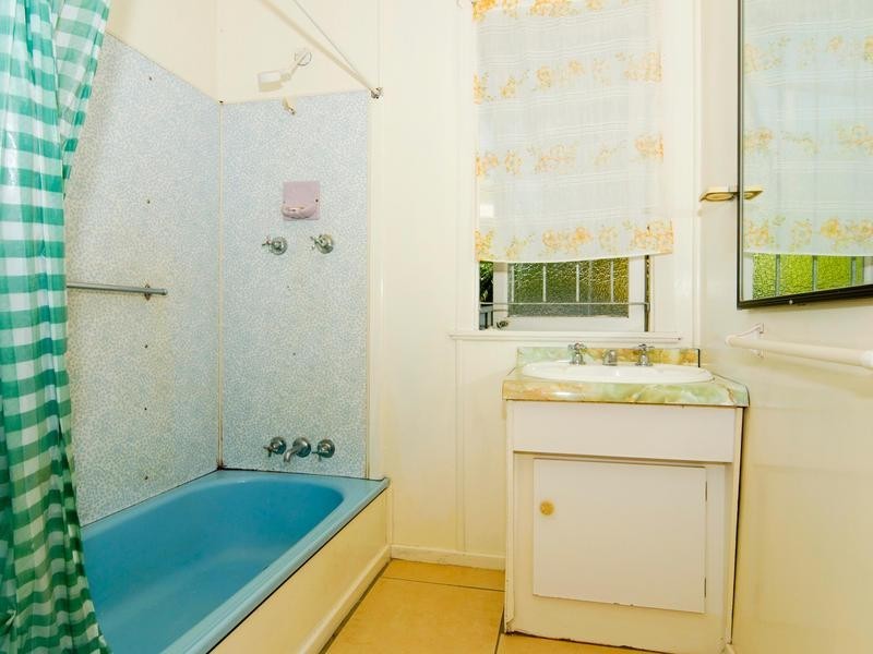1a William Street, Bundamba QLD 4304