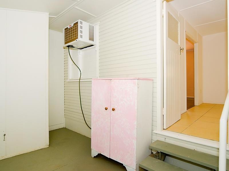 1a William Street, Bundamba QLD 4304