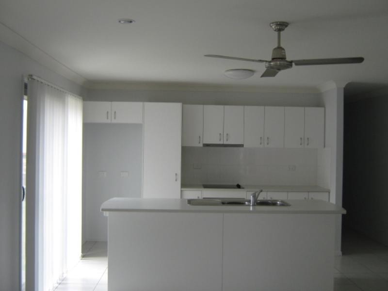 8 Davis Court, Redbank Plains QLD 4301