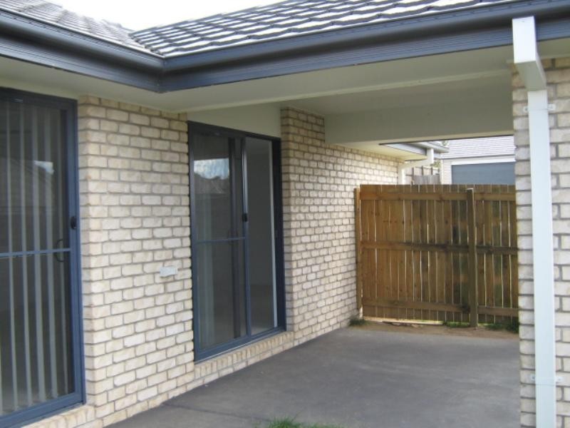 8 Davis Court, Redbank Plains QLD 4301