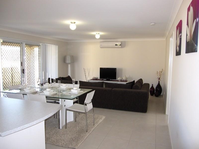 8 ROGERS Way, Redbank Plains QLD 4301