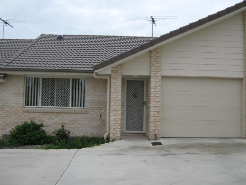 2/8 Rosegum Place, Redbank Plains QLD 4301