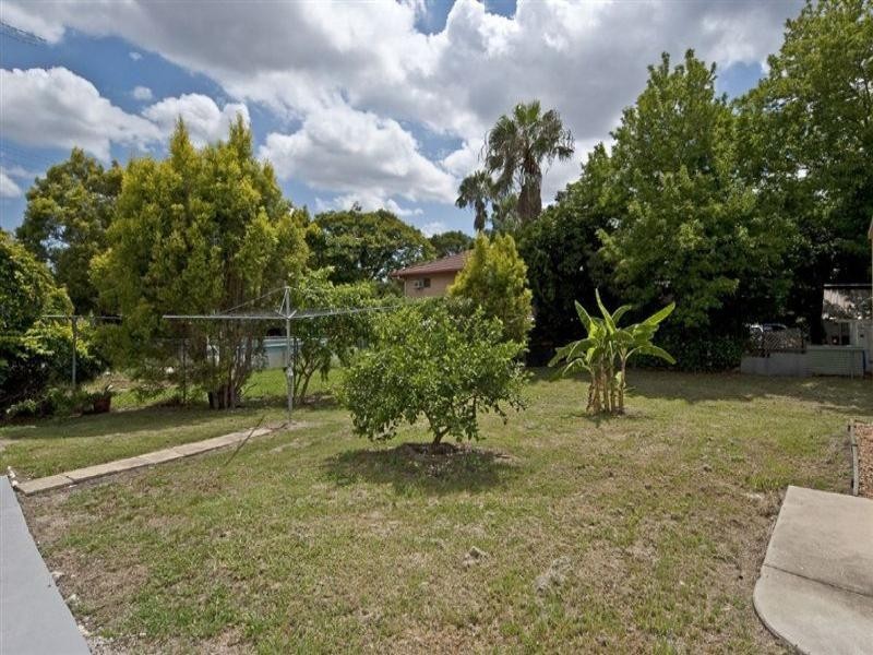 4 Hume Way, Redbank Plains QLD 4301
