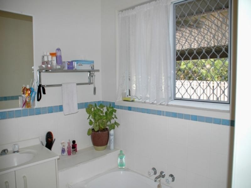 2/4 Broadfoot Street, Goodna QLD 4300