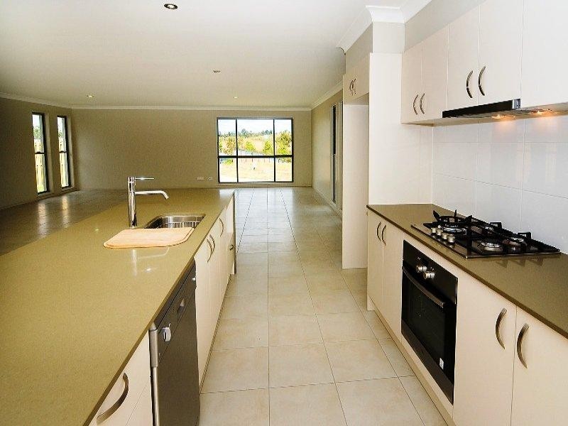 1 MURPHY Court, Redbank Plains QLD 4301