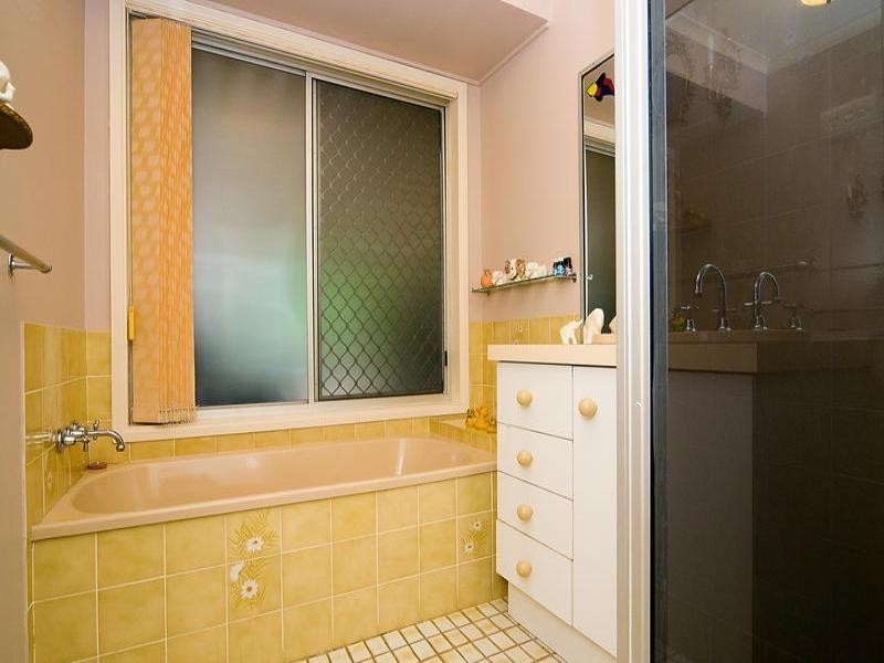 17 Katandra Crescent, Bellbird Park QLD 4300