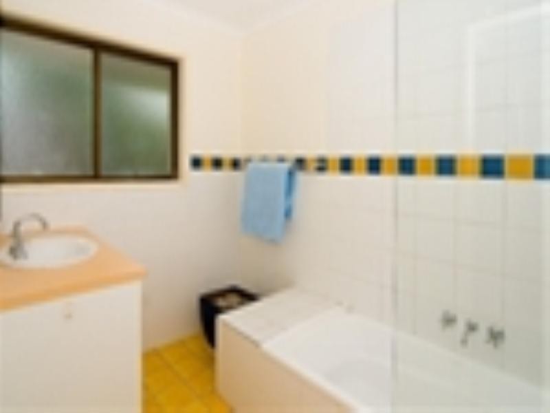 38 Cairns Road, Camira QLD 4300