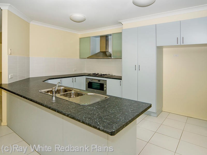 8 Berkeley Circuit, Bellbird Park QLD 4300