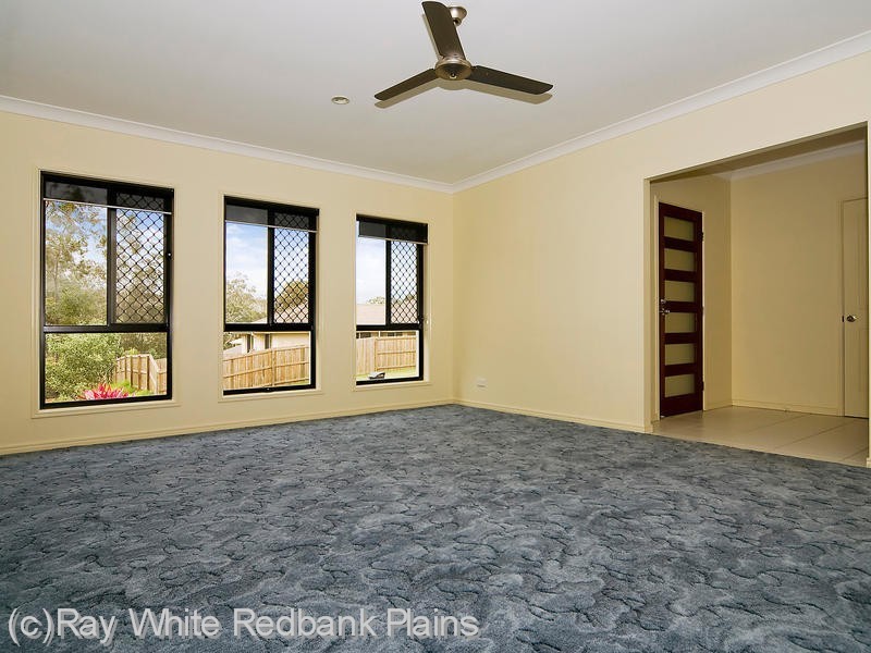 8 Berkeley Circuit, Bellbird Park QLD 4300