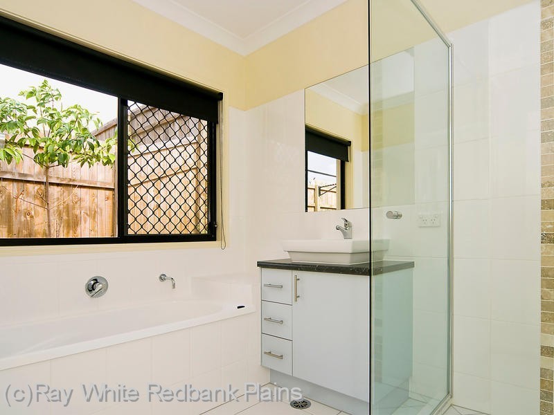 8 Berkeley Circuit, Bellbird Park QLD 4300