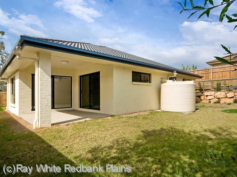 8 Berkeley Circuit, Bellbird Park QLD 4300