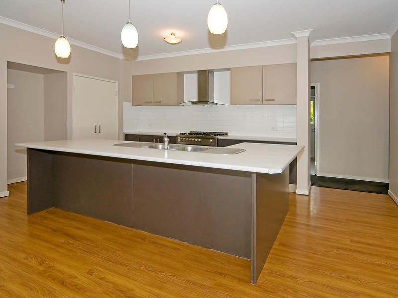 4 Whitty Court, Augustine Heights QLD 4300