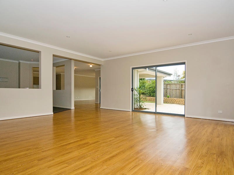 4 Whitty Court, Augustine Heights QLD 4300