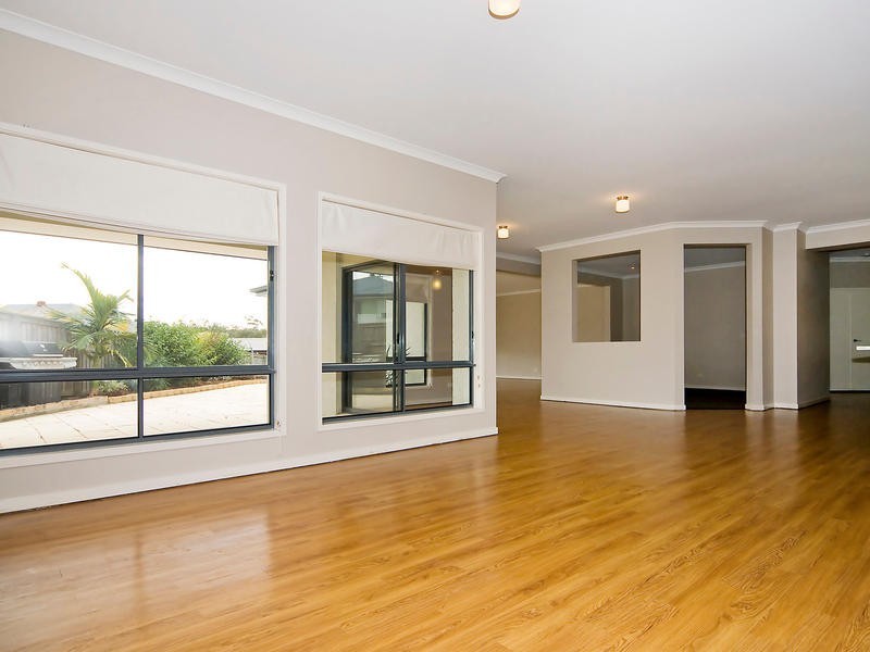 4 Whitty Court, Augustine Heights QLD 4300