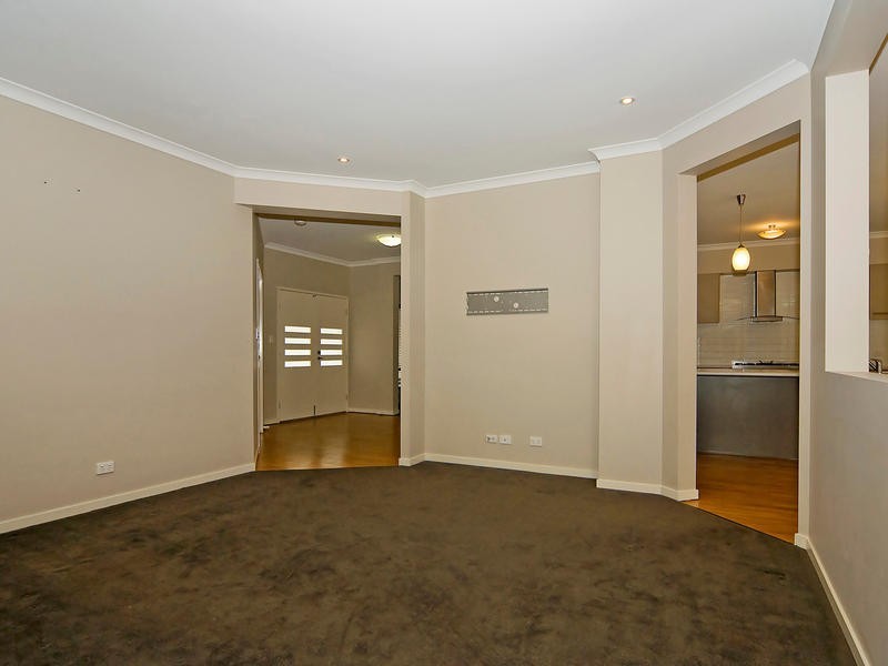 4 Whitty Court, Augustine Heights QLD 4300