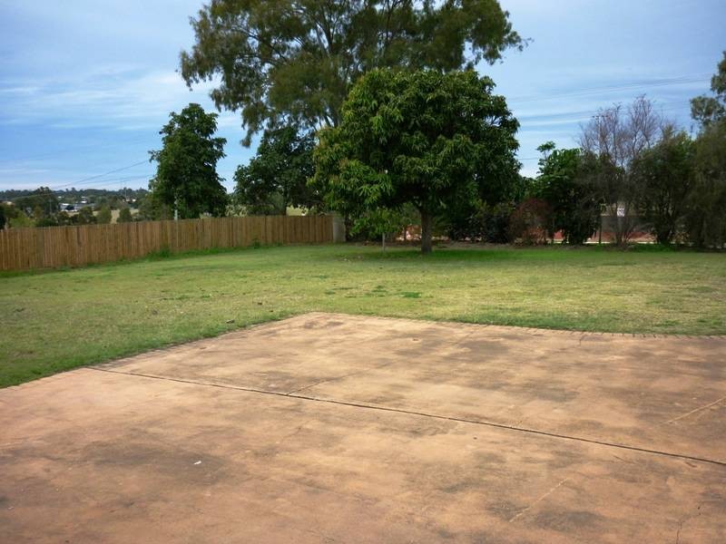 113 CEDAR Road, Redbank Plains QLD 4301