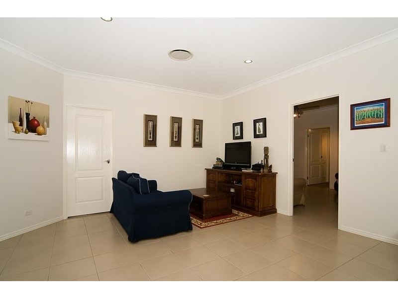 39 Sutherland Crescent, Goodna QLD 4300