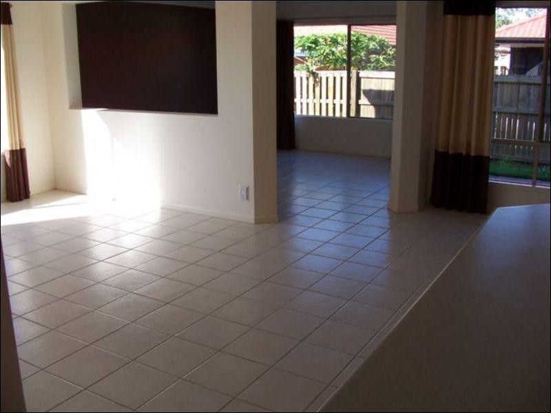 8 Diana Street, Springfield Lakes QLD 4300