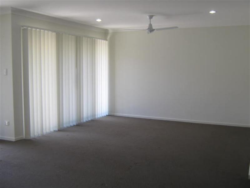 4/8 Rosegum Place, Redbank Plains QLD 4301