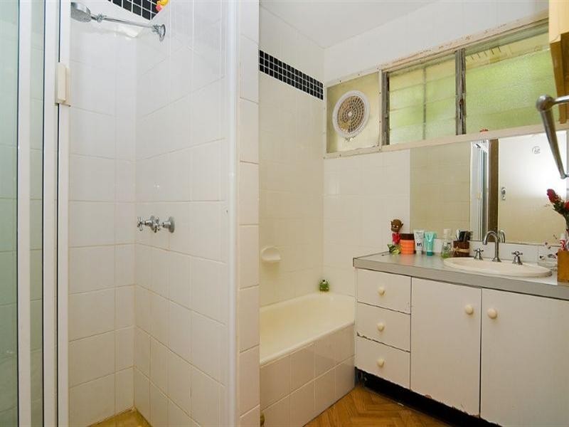 2 Mitchell Street, Riverview QLD 4303