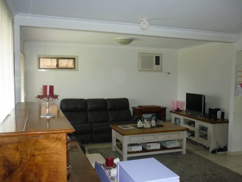 5 IRONBARK Crescent, Camira QLD 4300