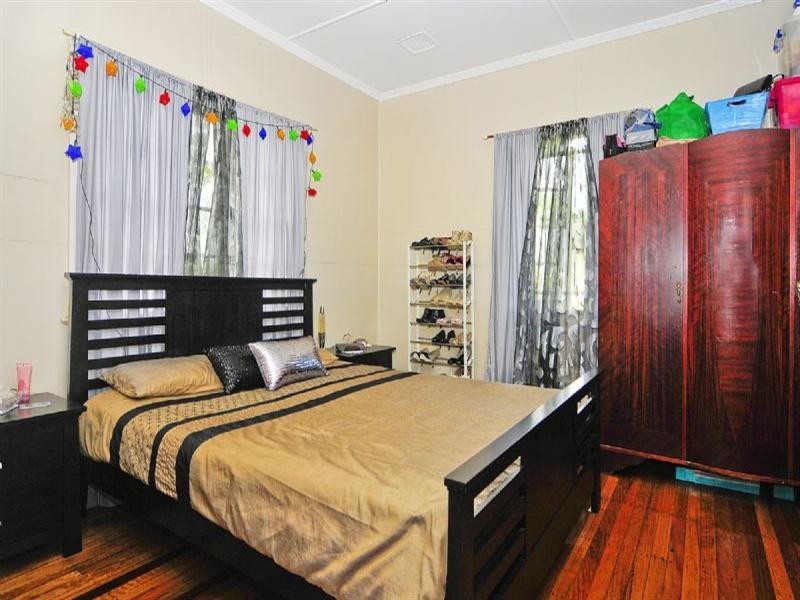 12 Thomas Street, Goodna QLD 4300