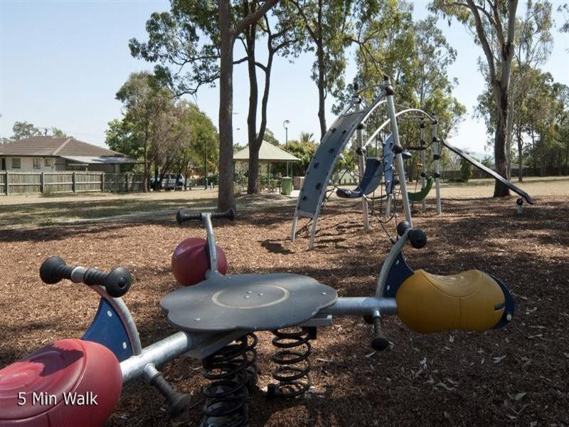 27 Mitchell Street, Riverview QLD 4303