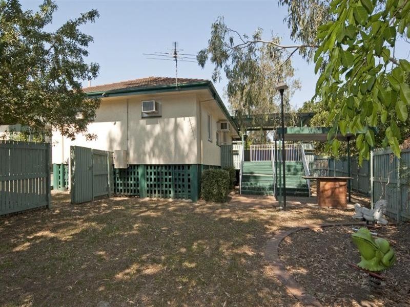 27 Mitchell Street, Riverview QLD 4303