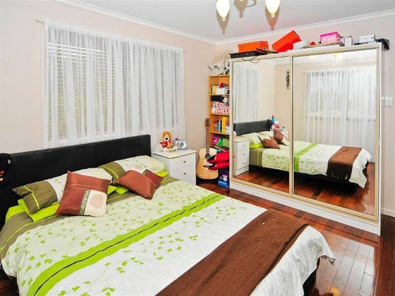 1 Aberdeen Street, Bundamba QLD 4304