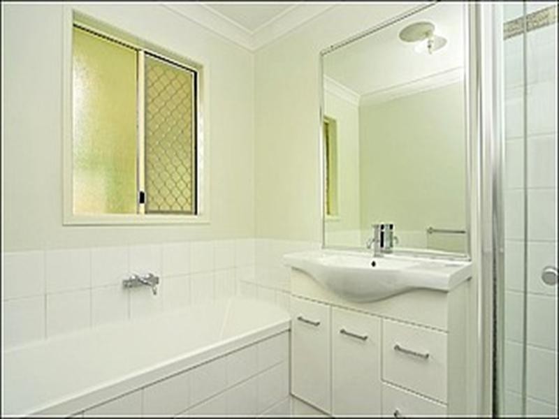 2/9 Lodge Court, Goodna QLD 4300