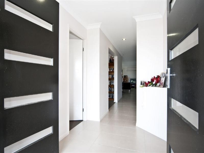 5 Patricia Place, Redbank Plains QLD 4301