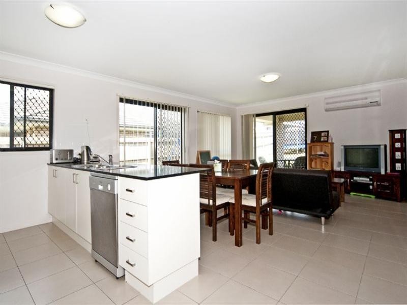 5 Patricia Place, Redbank Plains QLD 4301