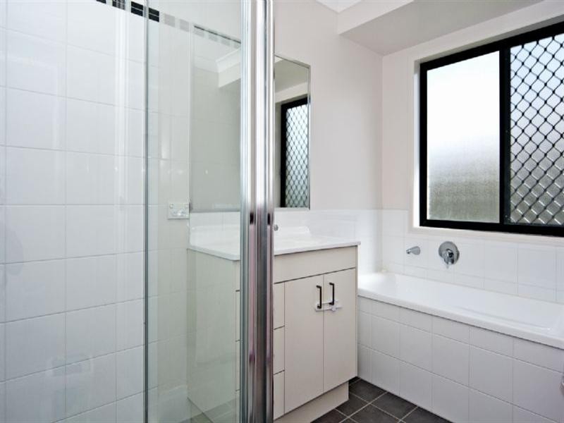 5 Patricia Place, Redbank Plains QLD 4301