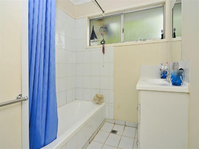 4 Warry Street, Gailes QLD 4300