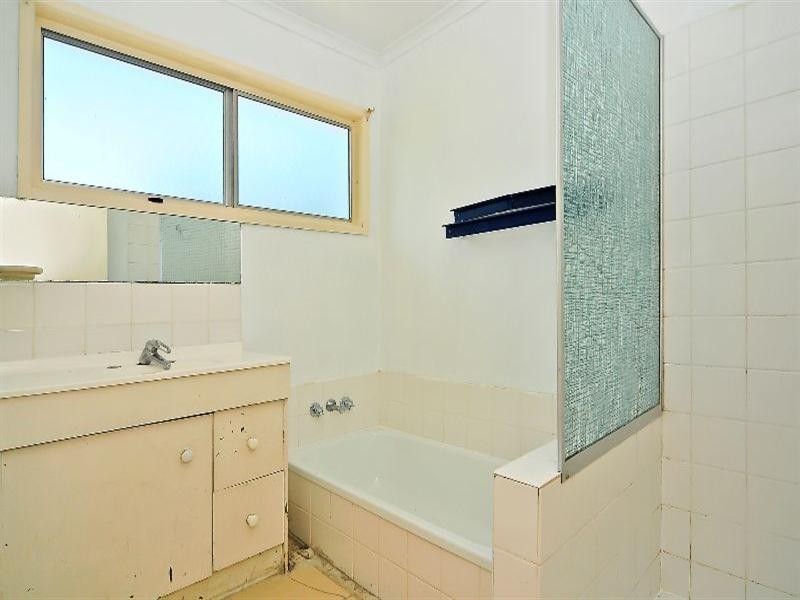 35 Vicki Street, Redbank Plains QLD 4301