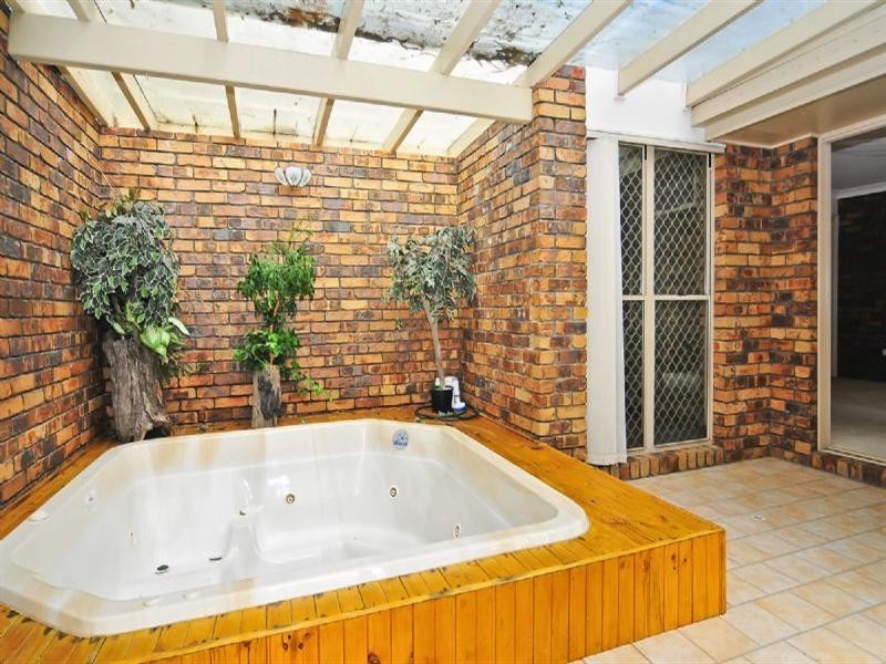 17 Wairuna Court, Pine Mountain QLD 4306