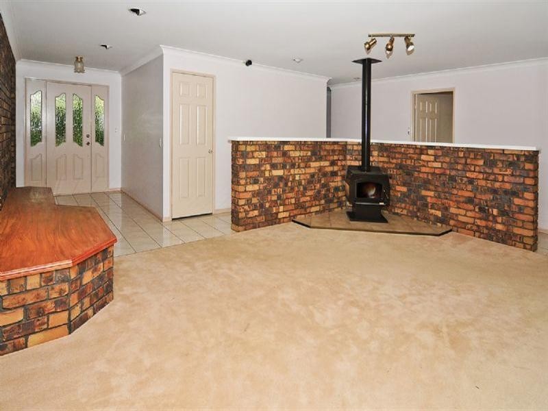 17 Wairuna Court, Pine Mountain QLD 4306