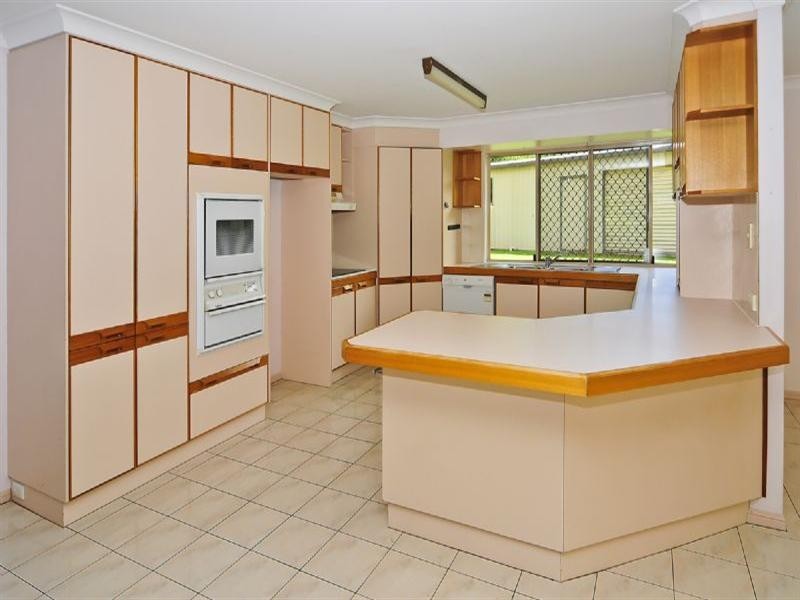 17 Wairuna Court, Pine Mountain QLD 4306